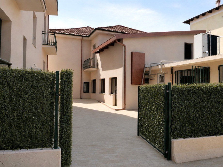 Cortile e ingresso dello studentato a Grugliasco
